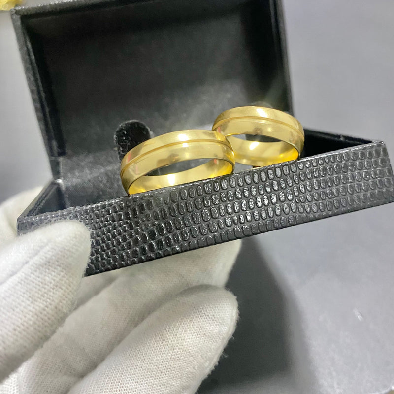 PAR DE ALIANÇAS MOD BOLEADO FRISO CENTRAL 6MM - WRDJOIAS
