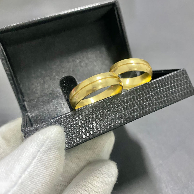 PAR DE ALIANÇAS MOD BOLEADO FRISO CENTRAL 6MM - WRDJOIAS