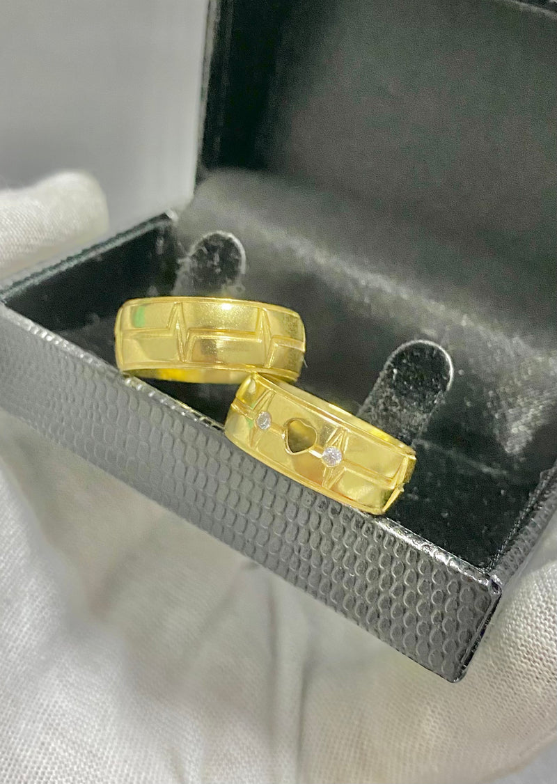 PAR DE ALIANÇAS MOD BATIMENTOS CORAÇÃO 8MM - WRDJOIAS