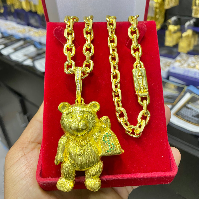 CORRENTE ELO CADEADO 8MM + PINGENTE URSO SACO DE DINHEIRO CRAVEJADO.