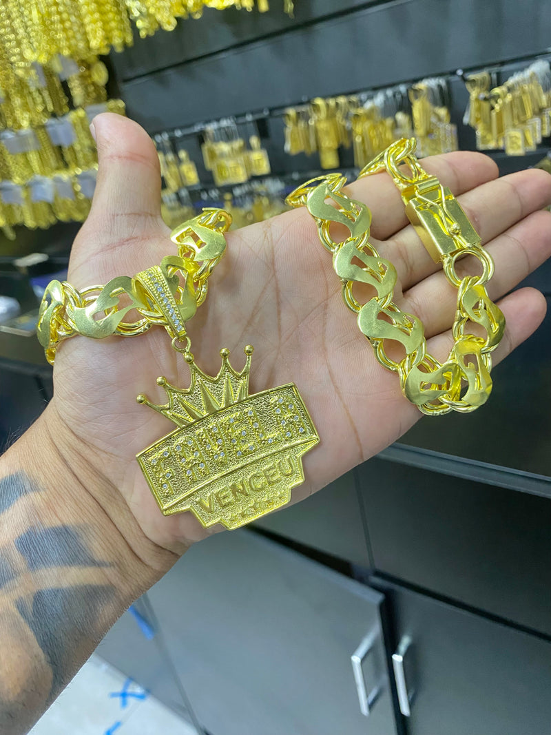 CORRENTE ELO FRISO S7 16MM + PINGENTE FAVELADA VENCEU CRAVEJADO