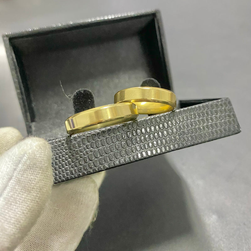 PAR DE ALIANÇAS MOD CHANFRADA 7MM - WRDJOIAS