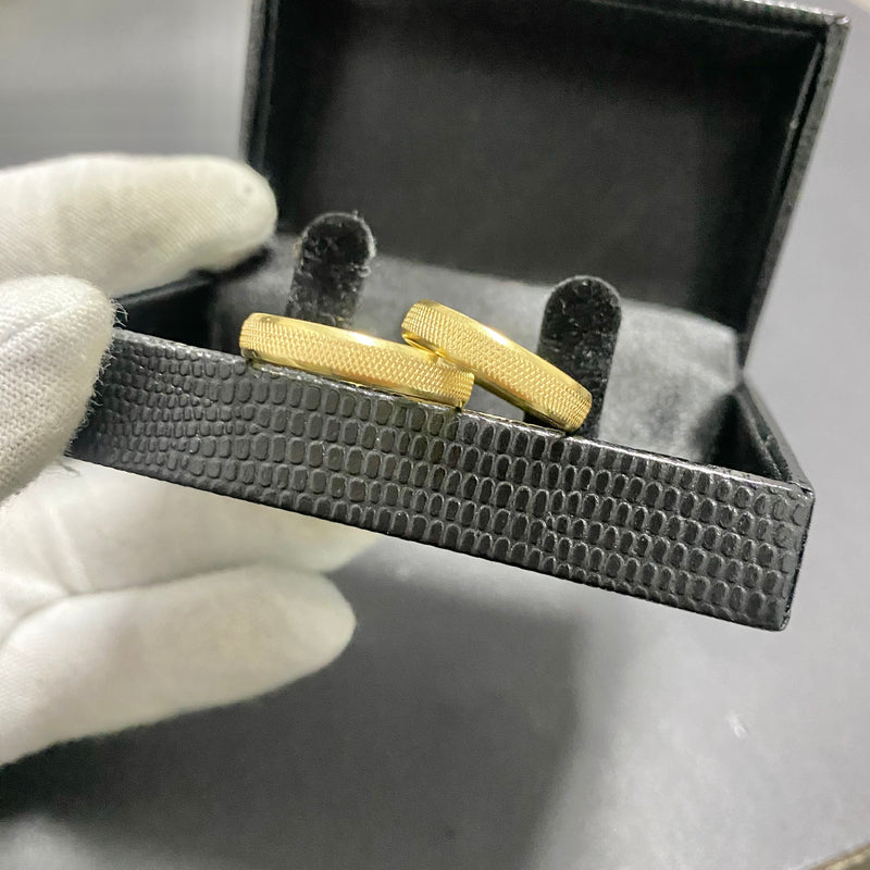 PAR DE ALIANÇAS MOD BORDADA BOLEADA 3MM - WRDJOIAS
