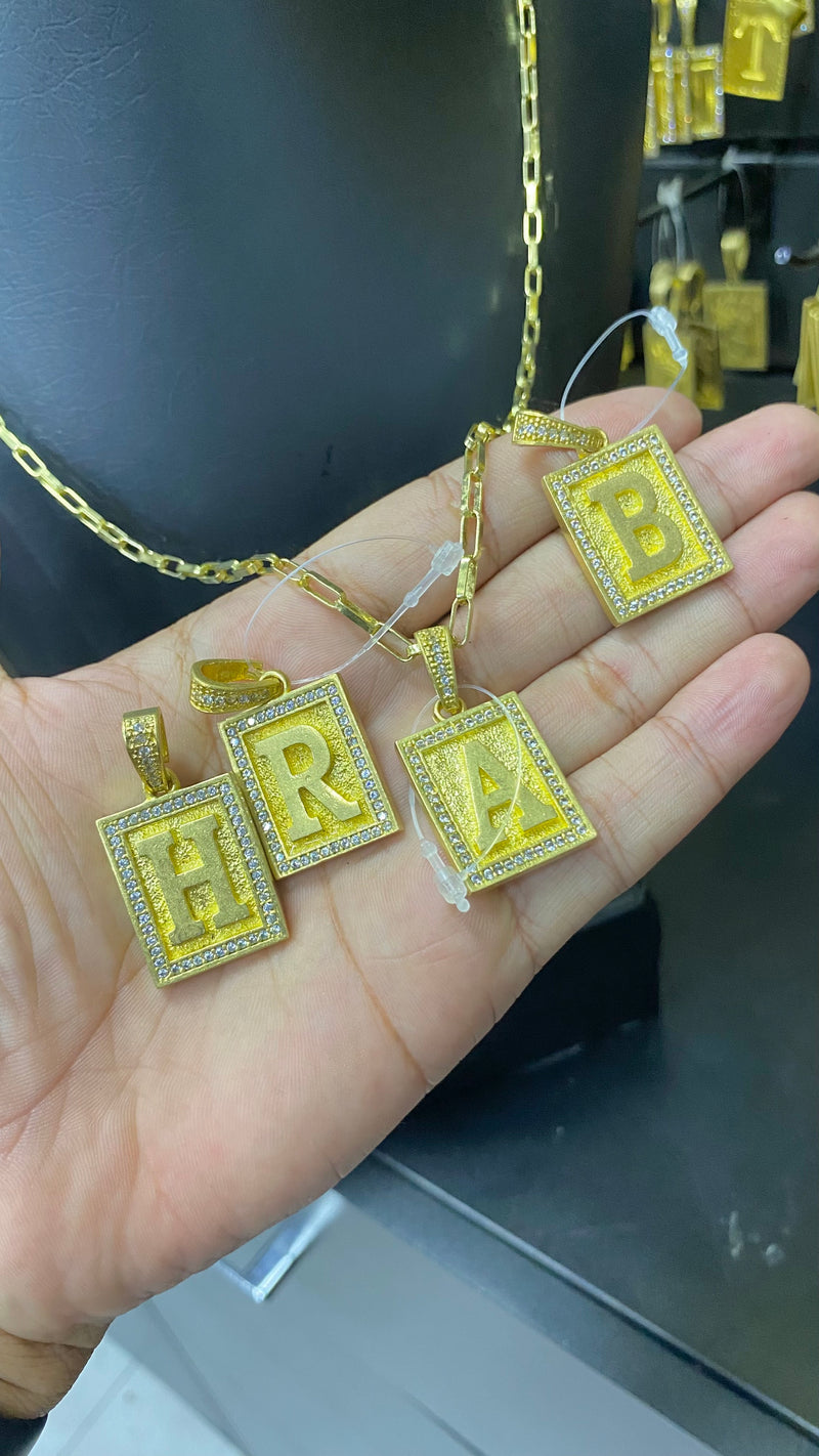 CORRENTE ELO TIJOLINHO 3MM + PINGENTE LETRA CRAVEJADA P
