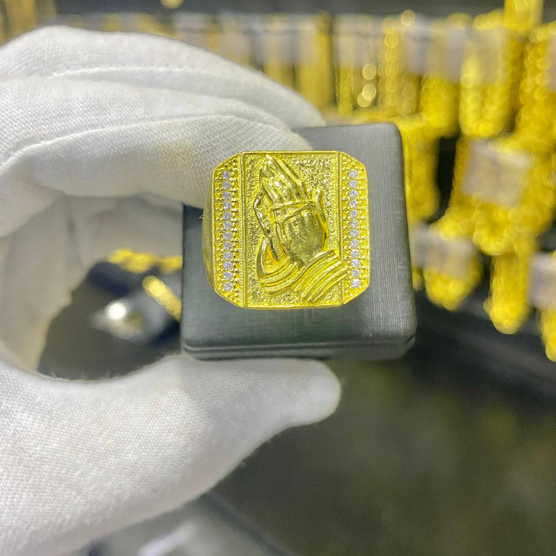 ANEL PERSONALIZADO MÃO ORANDO CRAVEJADO.