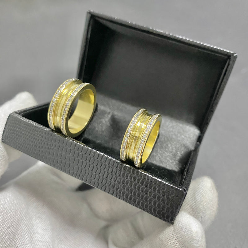 PAR DE ALIANÇAS MOD BULGARIA 8MM CRAVEJADA - WRDJOIAS